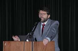 dr._agricio_crespo_ministra_palestra_magna_sobre_os_avancos_em_laringologia