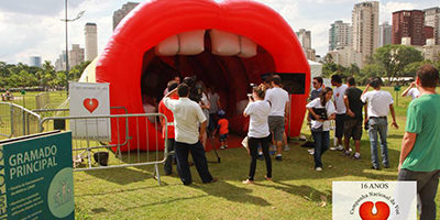 Boca-inflavel-gigante-no-Parque-do-Povo