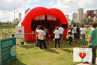 Boca-inflavel-gigante-no-Parque-do-Povo